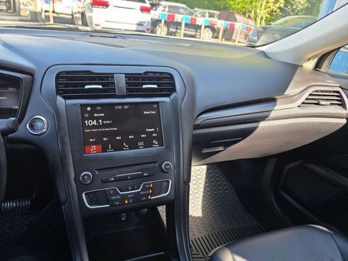 Used 2018 Ford Fusion SE w/ Equipment Group 201A image 16