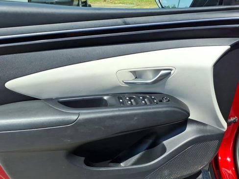 Used 2024 Hyundai Tucson SE FWD image 3