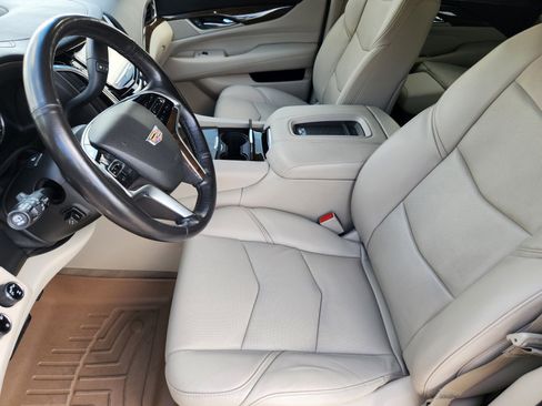 Used 2019 Cadillac Escalade Premium Luxury AWD/4WD image 11