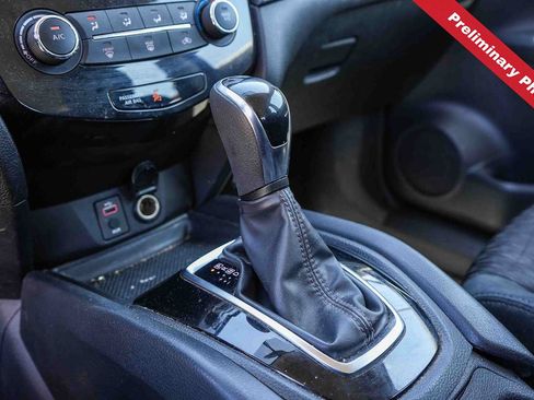 Used 2017 Nissan Rogue S FWD image 17