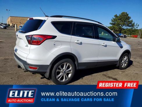 Used 2017 Ford Escape SE w/ Equipment Group 201A image 6