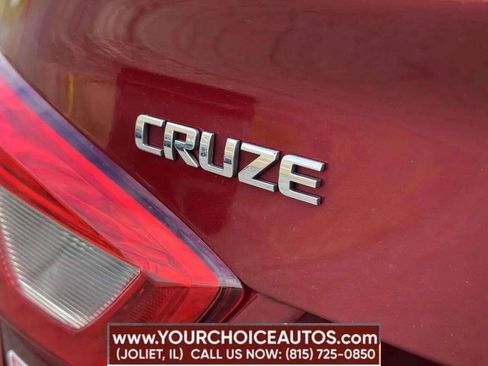 Used 2019 Chevrolet Cruze LT w/ Convenience Package FWD image 16