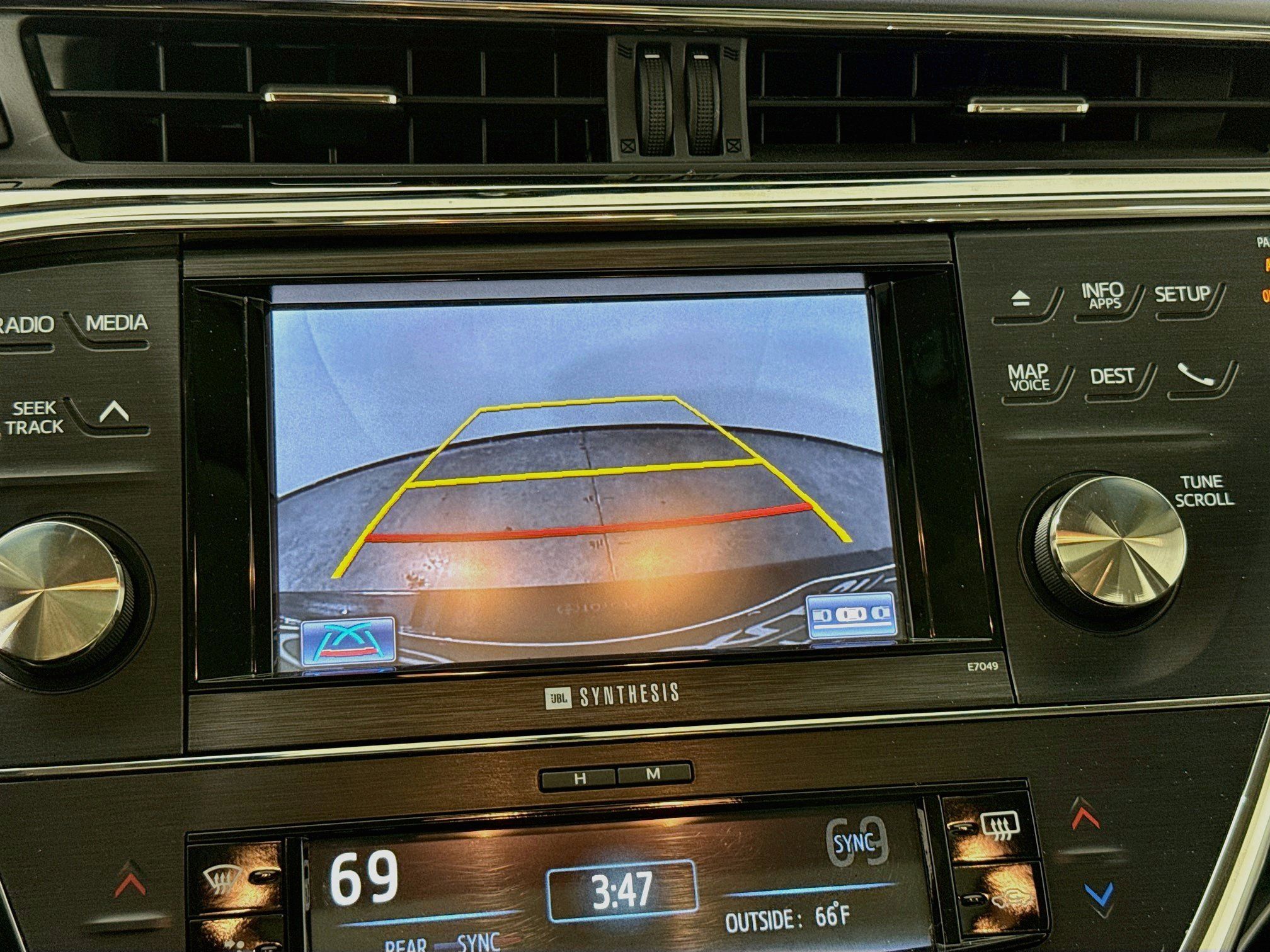 Used 2014 Toyota Avalon Limited w/ Technology Package FWD image 17