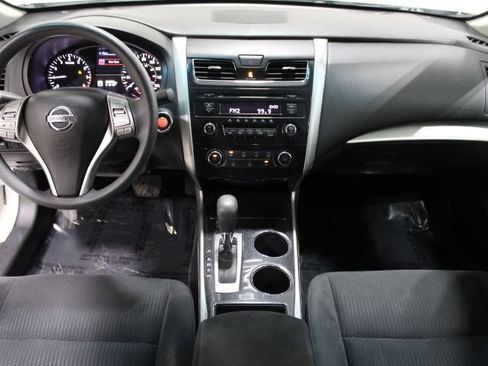 Used 2014 Nissan Altima 2.5 S FWD image 2