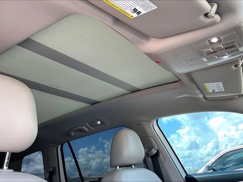 Used 2021 Volkswagen Atlas SE w/ Panoramic Sunroof Package FWD image 28