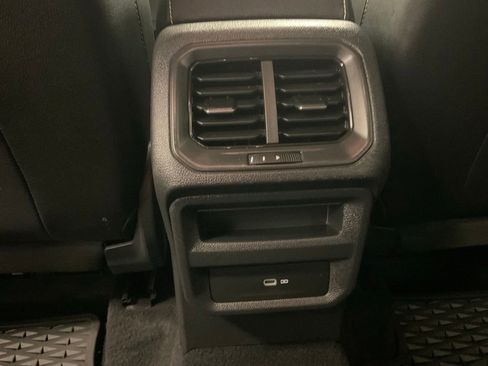 Used 2022 Volkswagen Taos SE FWD image 31