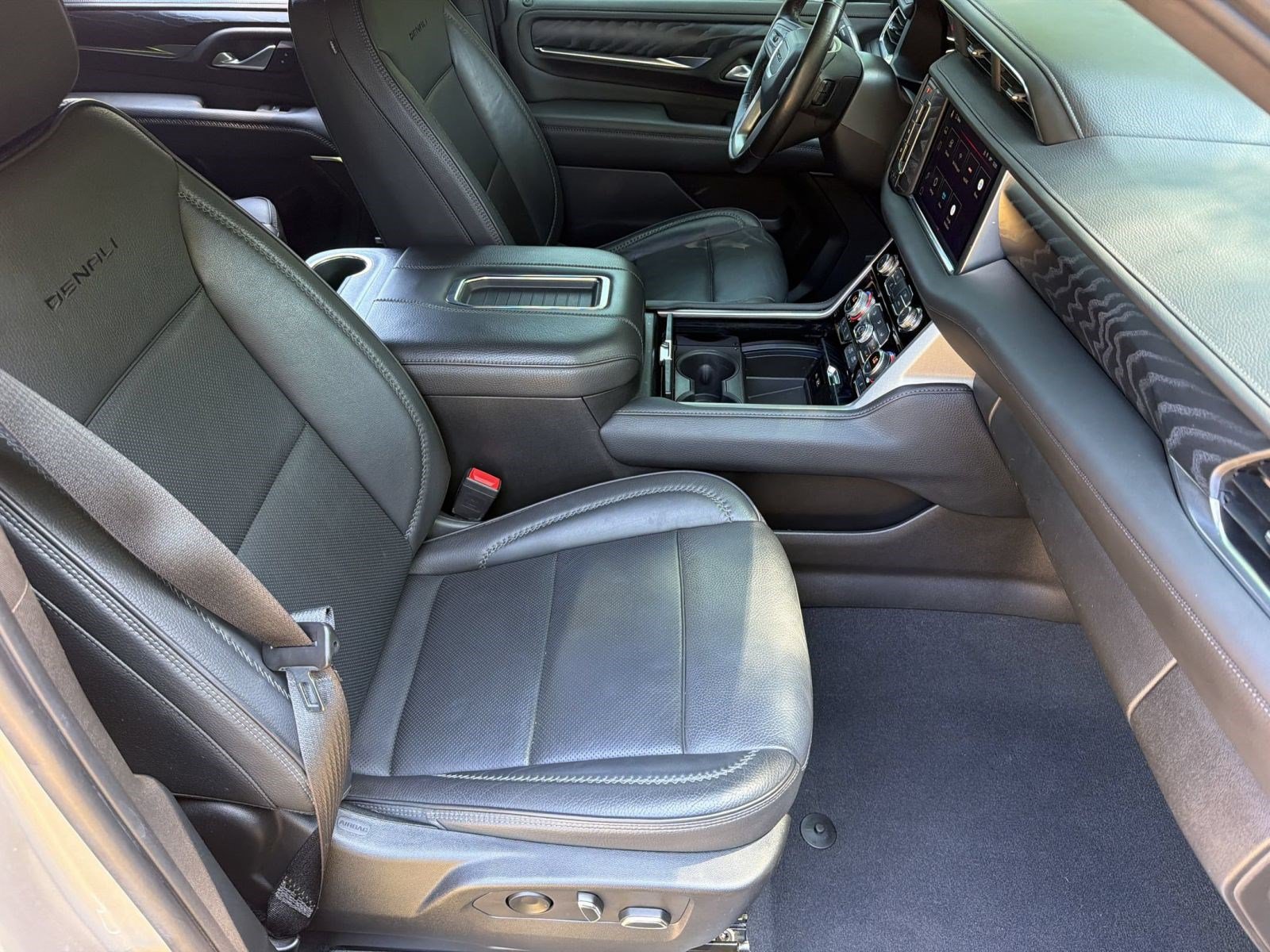 Used 2022 GMC Yukon Denali AWD/4WD image 29