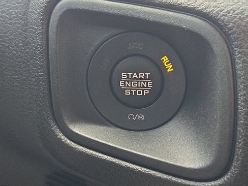 Used 2025 Jeep Wrangler Sport AWD/4WD image 19