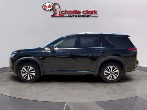 Used 2023 Nissan Pathfinder SL FWD image 3