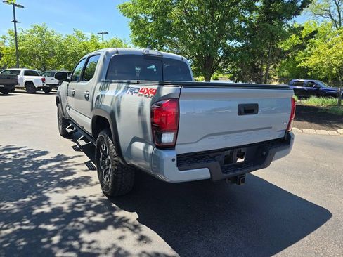 Used 2018 Toyota Tacoma TRD Off-Road AWD/4WD image 5