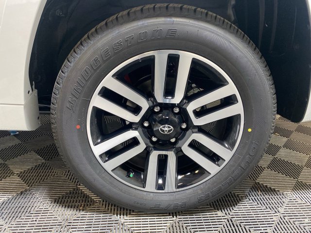 Used 2024 Toyota 4Runner Limited AWD/4WD image 28