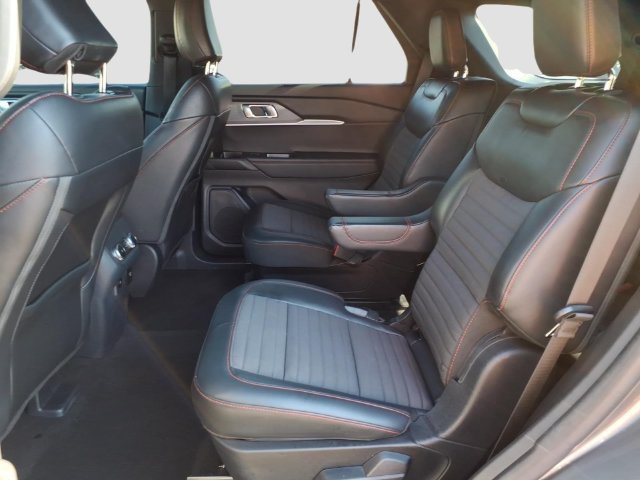 Used 2025 Ford Explorer ST-Line w/ Premium Package RWD image 29