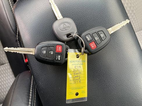 Used 2014 Toyota Camry SE w/ Moonroof Package FWD image 12