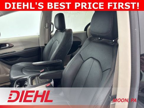Used 2019 Chrysler Pacifica Touring-L w/ Advanced Safetytec Group FWD image 19