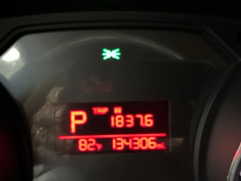 Used 2016 Kia Sedona LX w/ Option Group 020 FWD image 16