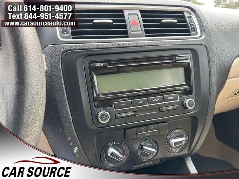 Used 2011 Volkswagen Jetta SE FWD image 14