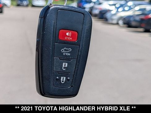 Used 2021 Toyota Highlander XLE AWD/4WD image 27