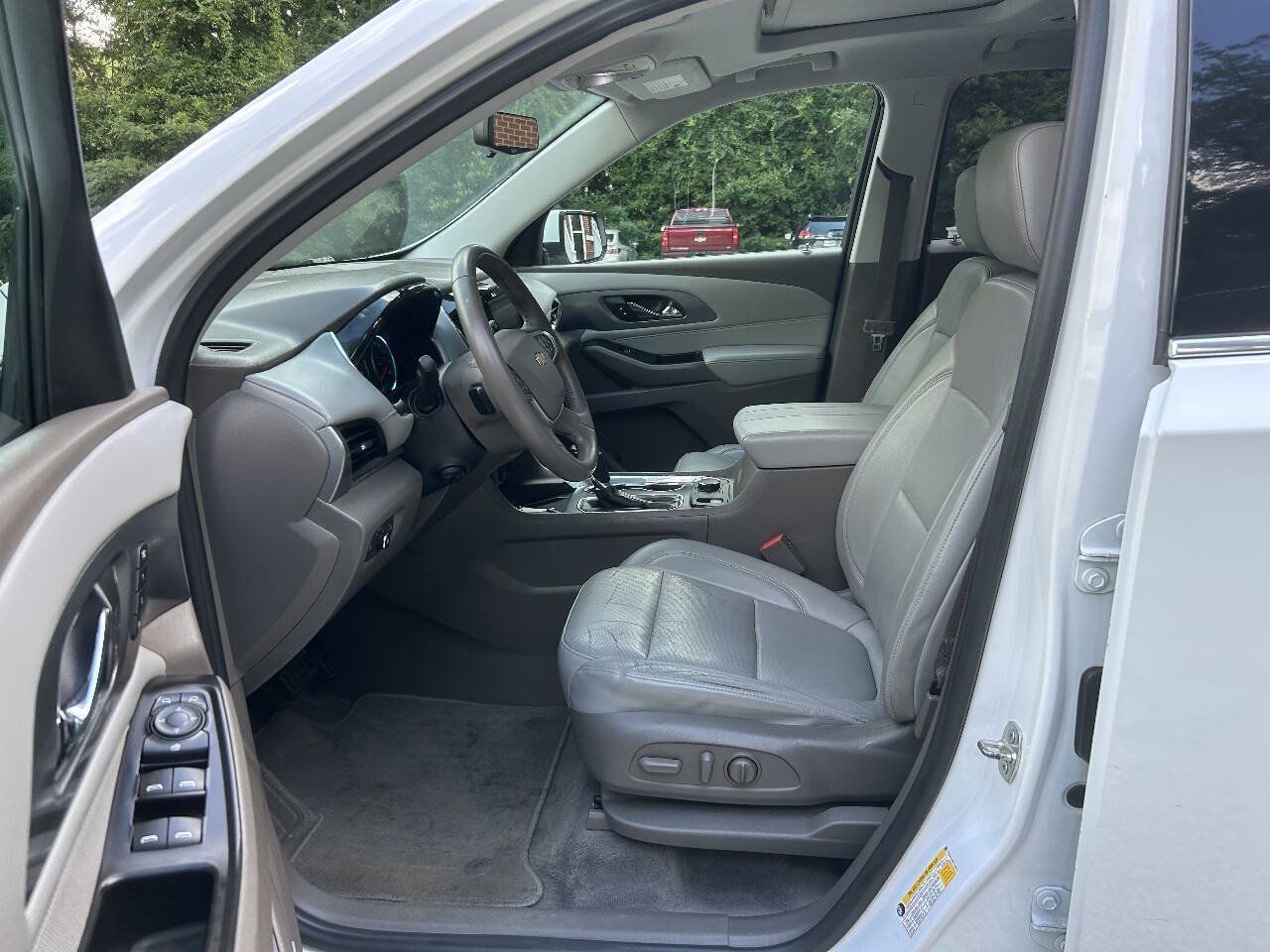 Used 2019 Chevrolet Traverse Premier w/ Driver Confidence II Package FWD image 11