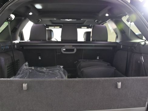 Certified 2025 Land Rover Discovery Dynamic SE AWD/4WD image 23