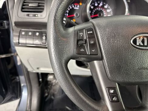 Used 2012 Kia Sorento LX w/ Third Row Pkg FWD image 10