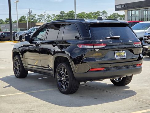 Used 2025 Jeep Grand Cherokee Limited AWD/4WD image 7