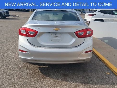 Used 2017 Chevrolet Cruze LT w/ Convenience Package FWD image 4