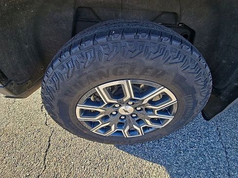 Used 2023 Chevrolet Colorado Z71 image 33