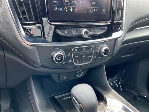 Used 2023 Chevrolet Traverse LT FWD image 32