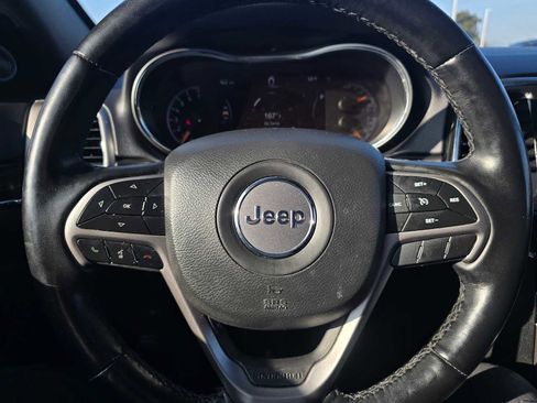 Used 2022 Jeep Grand Cherokee Limited image 24