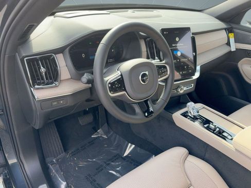 New 2026 Volvo XC90 T8 Ultra w/ Protection Package Premier image 4