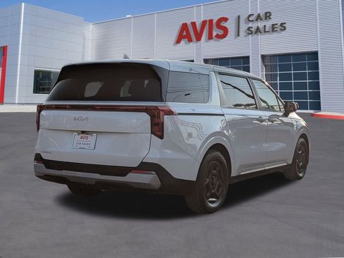 Used 2025 Kia Carnival image 6