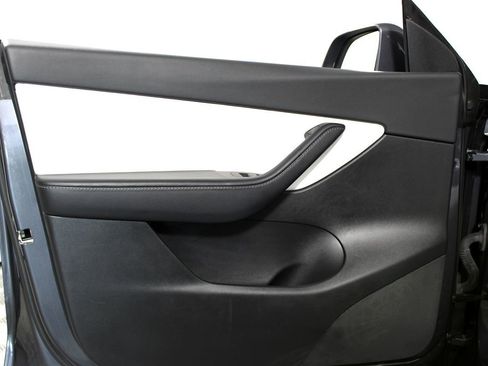 Used 2022 Tesla Model Y Performance image 28