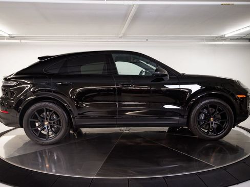 Used 2024 Porsche Cayenne Coupe AWD/4WD image 8