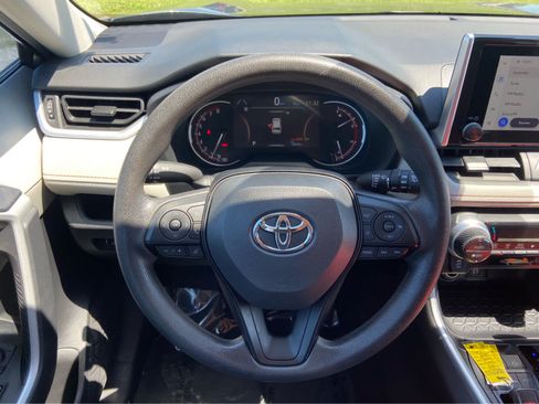 Used 2025 Toyota RAV4 XLE FWD image 19