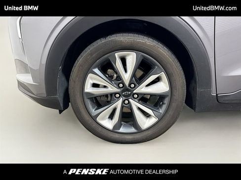 Used 2023 Chevrolet Bolt EUV LT w/ Convenience Package FWD image 2