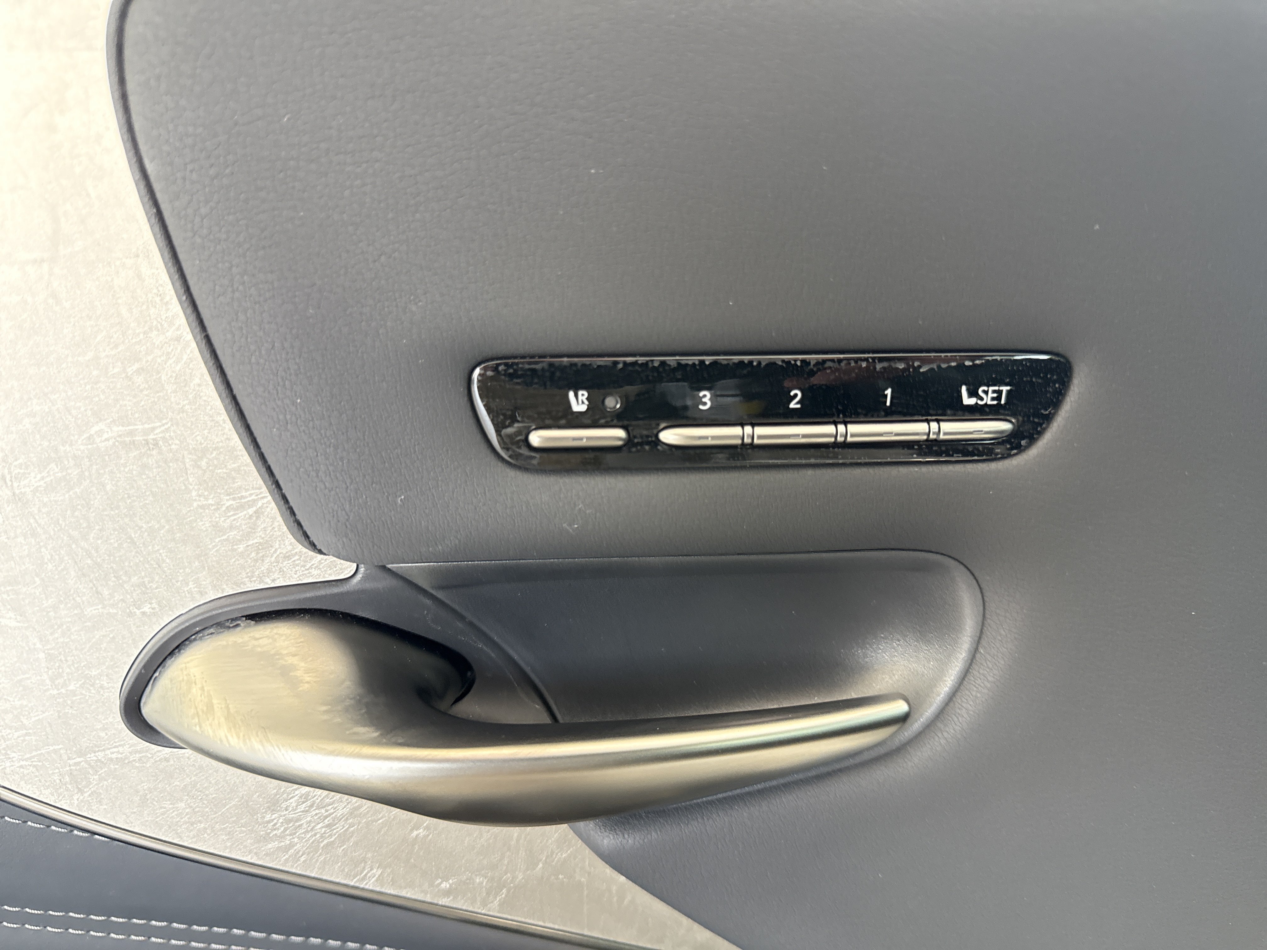 Used 2023 Lexus LS 500h AWD w/ Luxury Package image 18