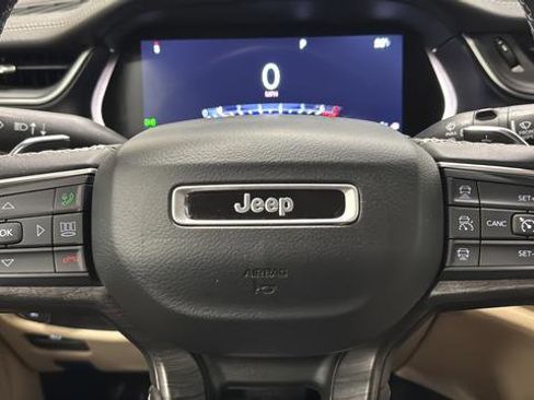 Used 2021 Jeep Grand Cherokee L Limited AWD/4WD image 16