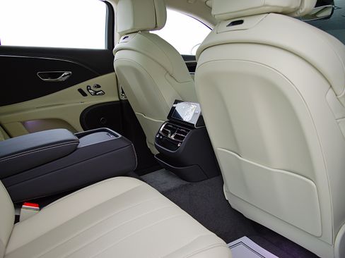 Certified 2023 Bentley Flying Spur Plug-In Hybrid AWD/4WD image 27