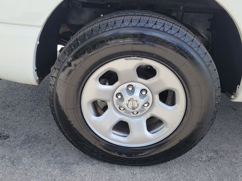 Used 2022 Nissan Titan S image 9