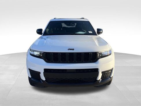 Used 2024 Jeep Grand Cherokee L Altitude RWD image 4