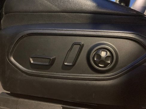 Used 2023 Jeep Grand Cherokee L Laredo image 13