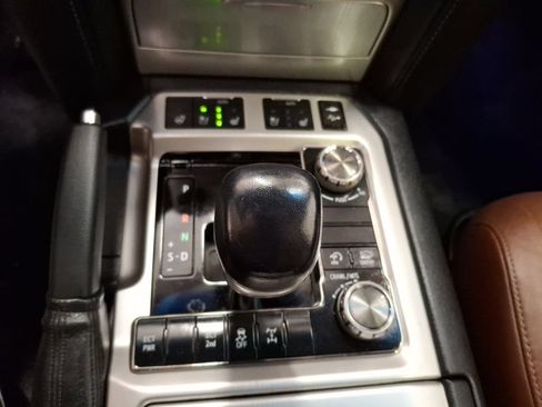 Used 2016 Toyota Land Cruiser AWD/4WD image 29