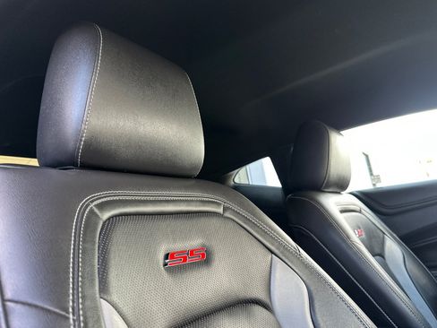 Used 2016 Chevrolet Camaro SS RWD image 19
