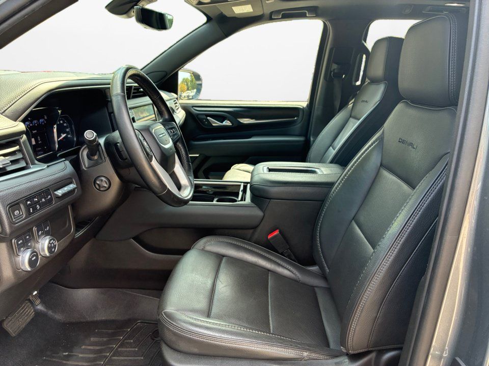 Used 2021 GMC Yukon XL Denali w/ Denali Premium Package AWD/4WD image 9