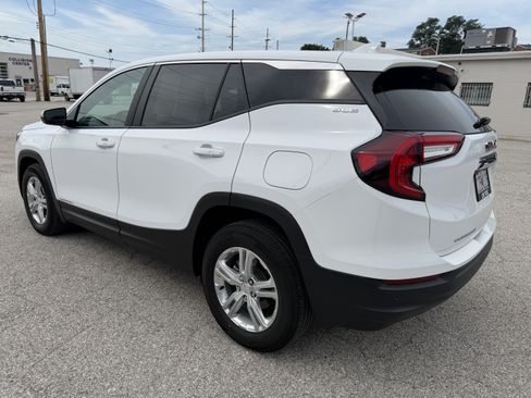 Used 2024 GMC Terrain SLE FWD image 5