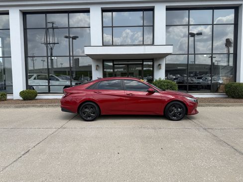 Certified 2022 Hyundai Elantra SEL FWD image 3