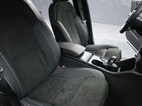 Used 2023 Volvo XC40 Recharge Ultimate w/ Protection Package Premier image 18