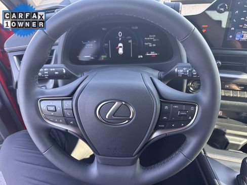 Used 2025 Lexus UX 300h FWD image 18