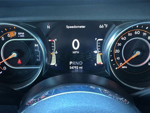 Used 2020 Jeep Wrangler Unlimited Sahara image 32