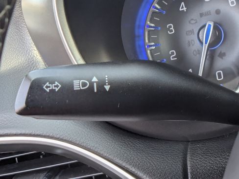 Used 2023 Chrysler Pacifica Touring-L FWD image 28